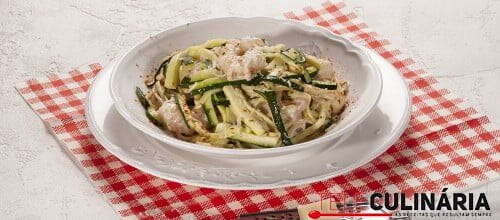 Linguine com camarão e courgette