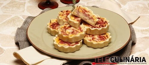 Mini tartes de mortadela com ovo