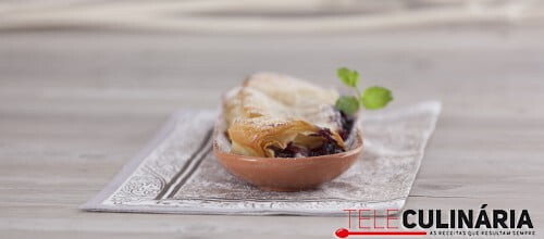 Strudel de frutos silvestres e passas