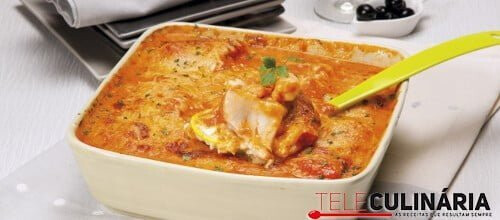 Peixe gratinado com farinha de arroz