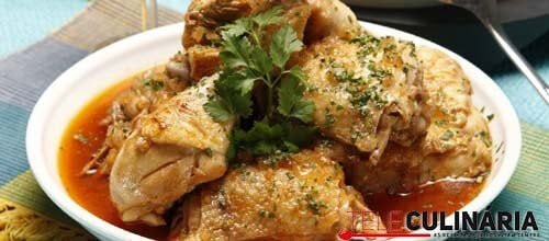 Frango estufado com cerveja preta