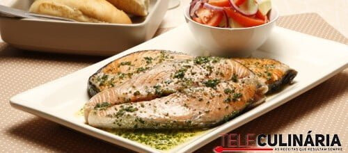 Salmão corado com molho fresco
