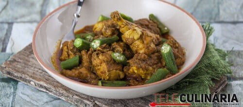 Moamba de galinha com quiabos