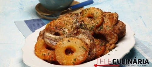 Costeletas de porco com ananás