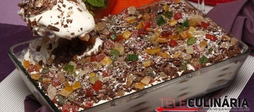 Delícia de chocolate com frutas cristalizadas