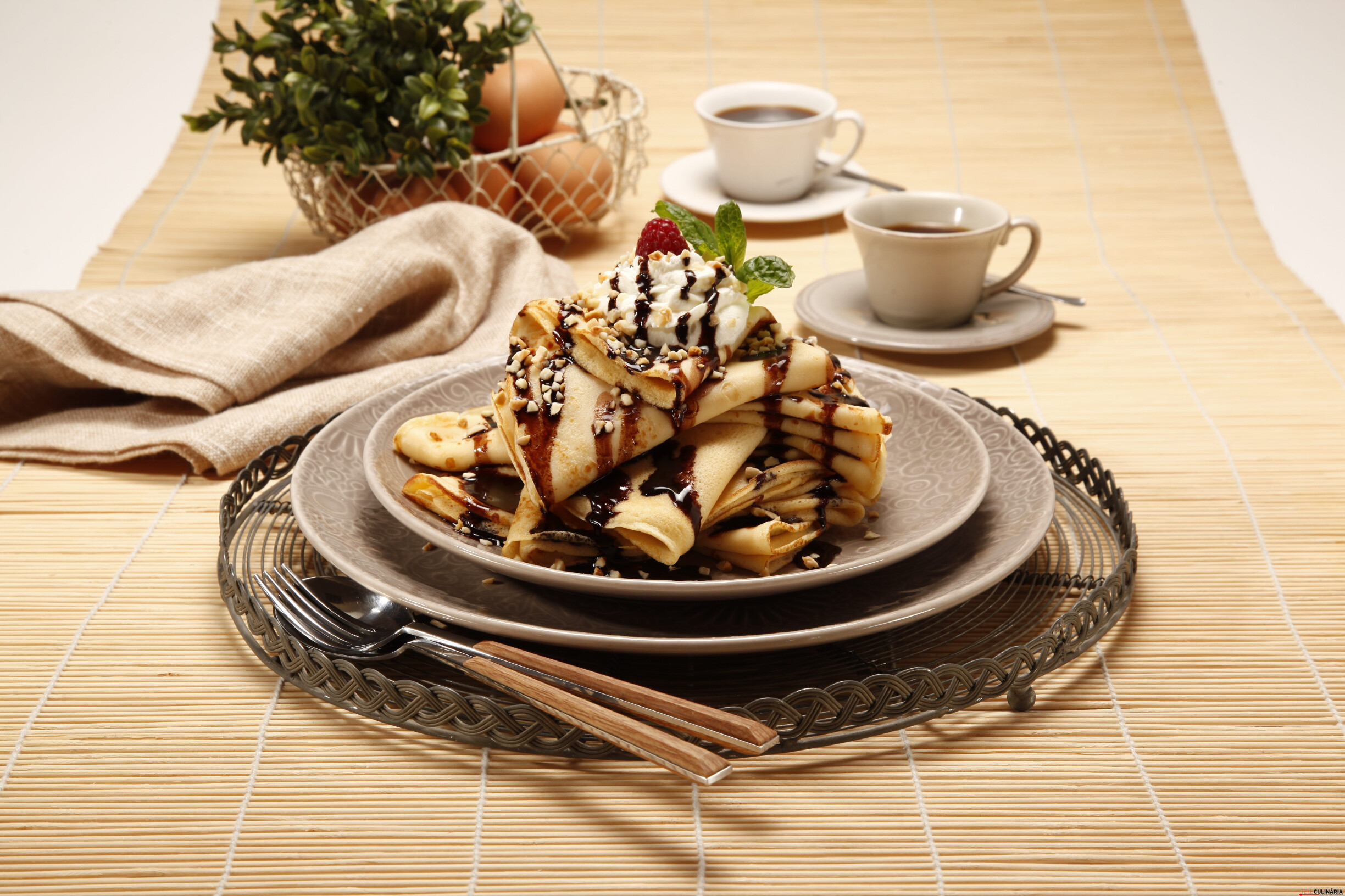 Receita de crepes com molho de chocolate (robot de cozinha)