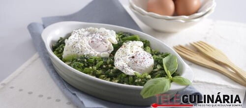 Grelos com amêndoas e ovos escalfados