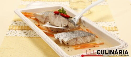 Garoupa em caldo à oriental