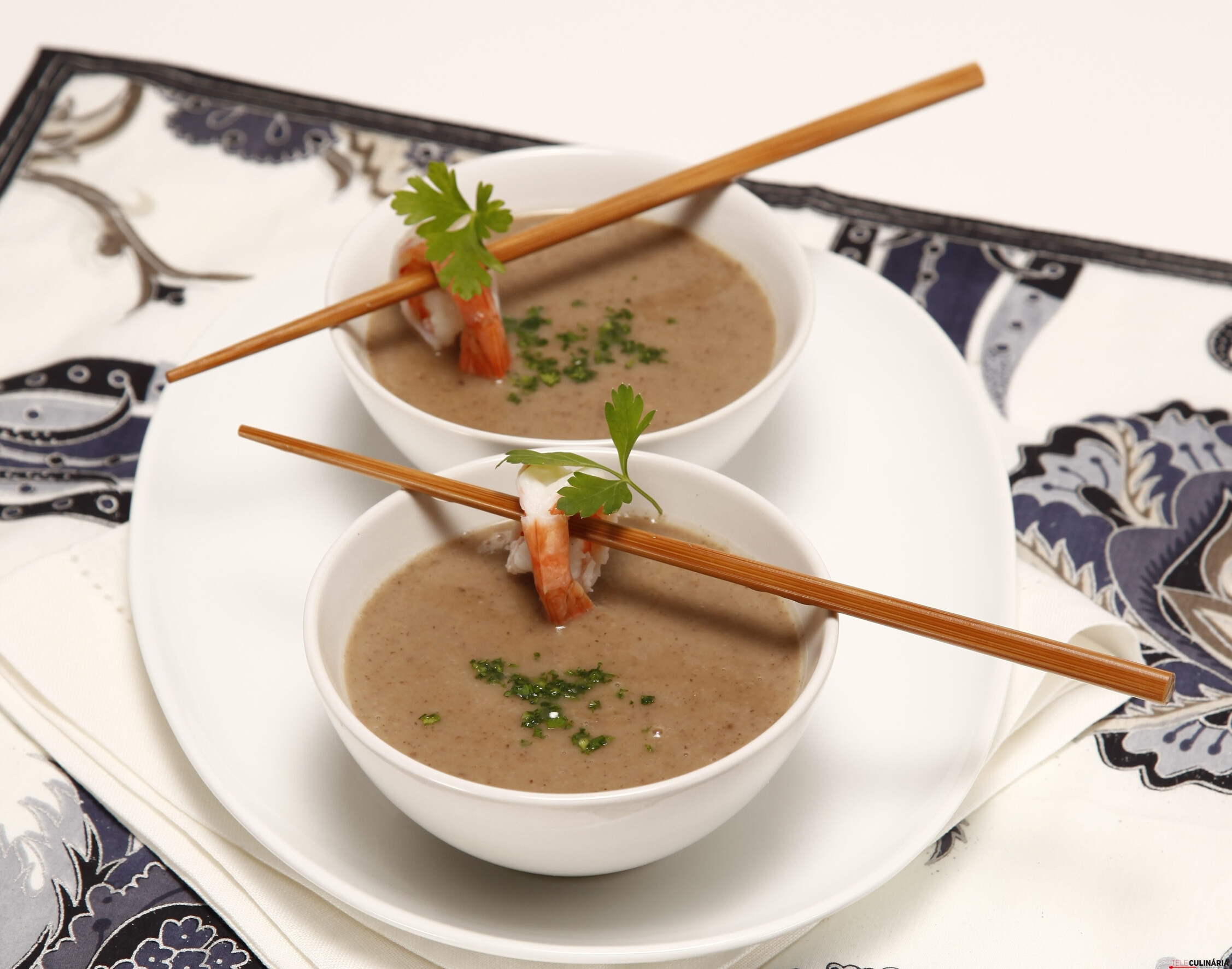 Creme de cogumelos com gambas