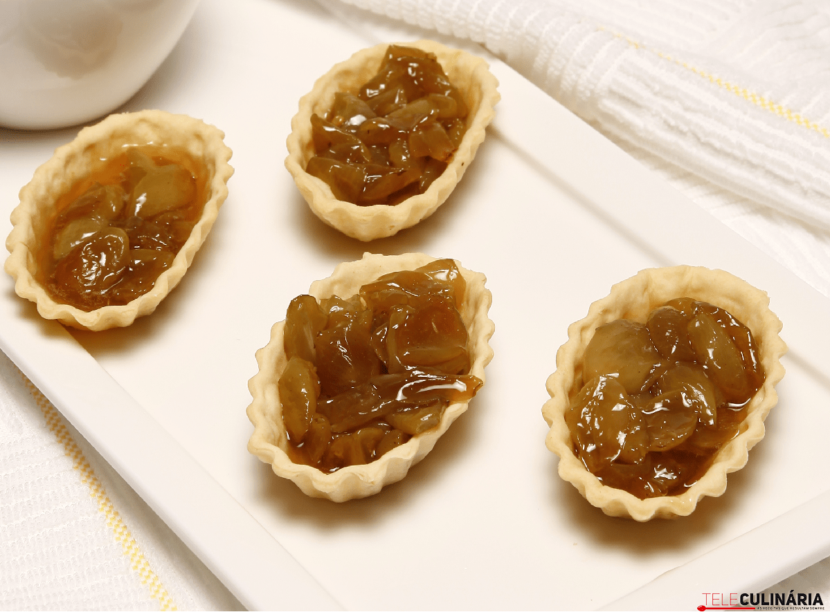 Barquinhos com compota de uvas