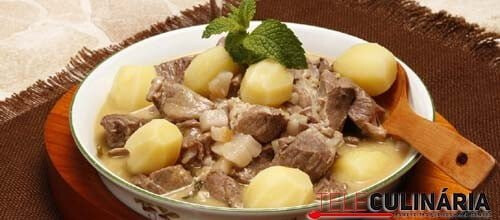 Borrego com molho de hortelã