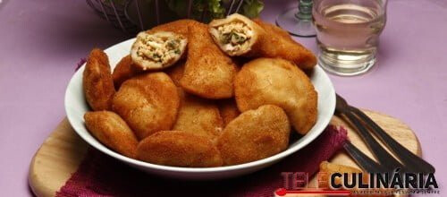 Rissóis de atum com pão ralado e ervas finas