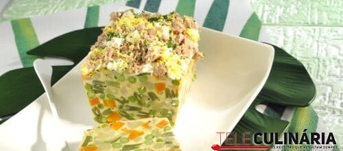 Pudim de salada russa