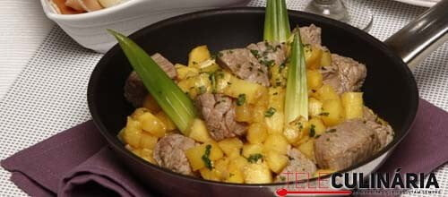 Carne de vaca com ananás