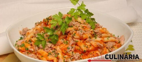Pasta de atum com molho de tomate