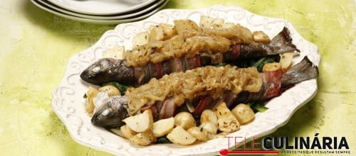 Trutas com bacon e cebolada