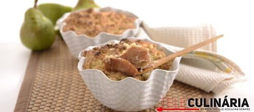 Crumble de pêra em tabuleiro