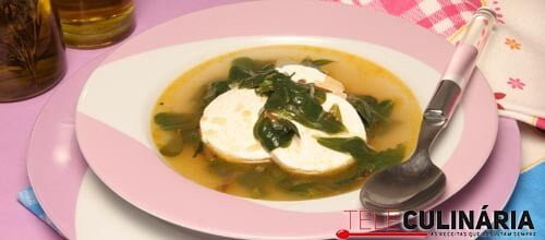 Sopa de beldroegas com queijo fresco