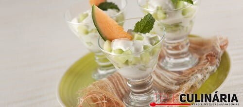 Taças de meloa com creme de hortelã