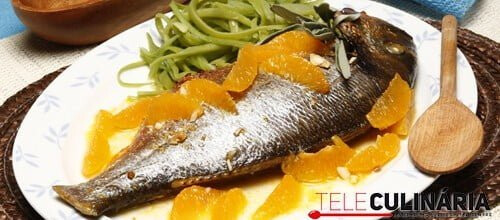 Peixe no forno com molho laranja