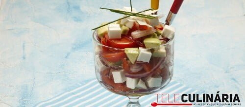 Salada fresca com queijo