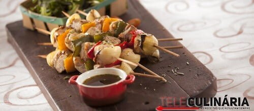 Espetadas mistas de aves