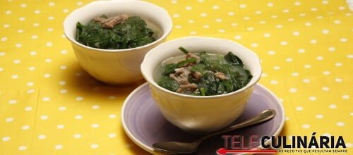Sopa fácil de carne e espinafres