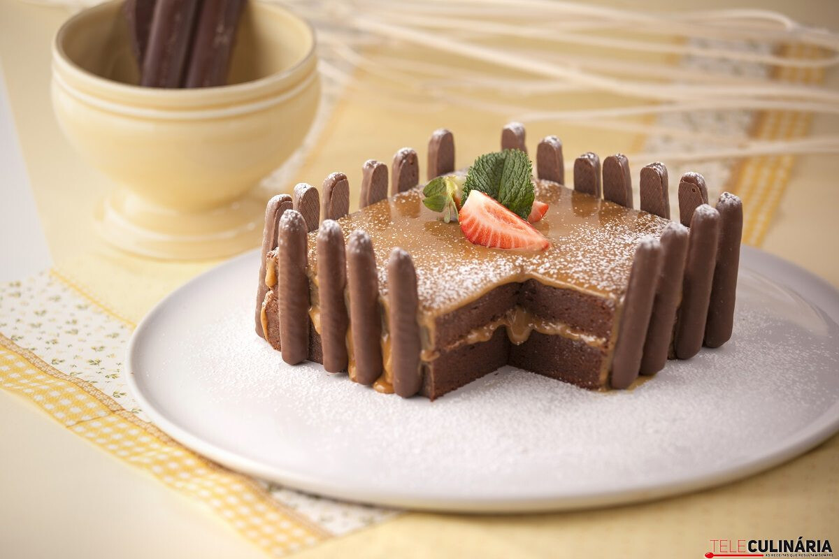Bolo de chocolate e leite condensado cozido
