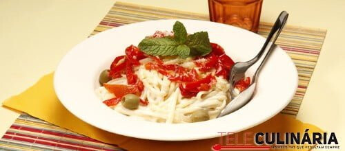 Linguine com mascarpone e pimentos