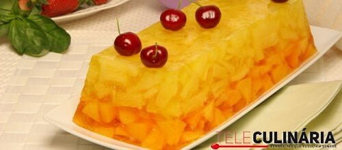 Aspic de ananás e pêssego
