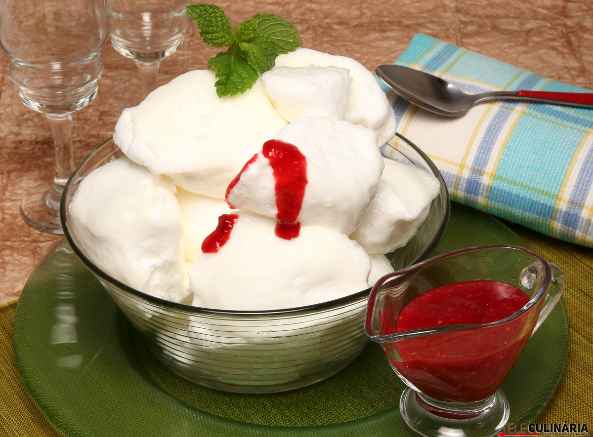 Farófias com compota de frutos vermelhos