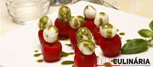 Profiteroles de tomate e mozzarella