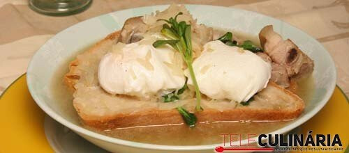 Sopa de poejos e ovos