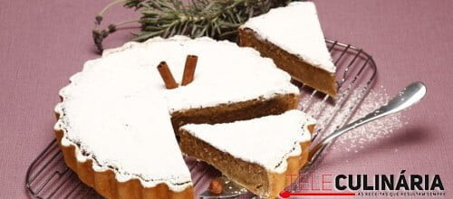 Tarte de feijão, avelãs, leite condensado e flor de alfazema