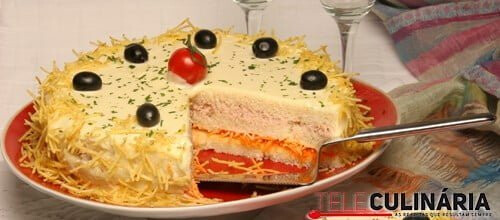 Bolo de atum e batata palha