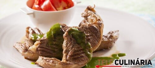 Costeletas duplas de borrego com molho de agrião e poejos