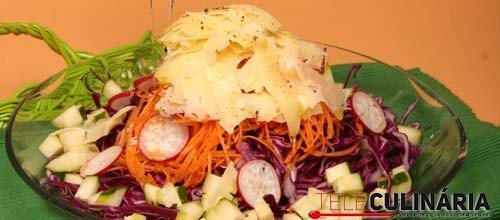 Legumes frescos com queijo da Ilha