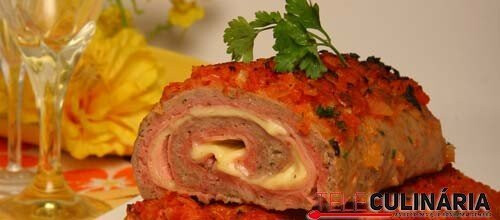 Rolo de carne picada com queijo e fiambre
