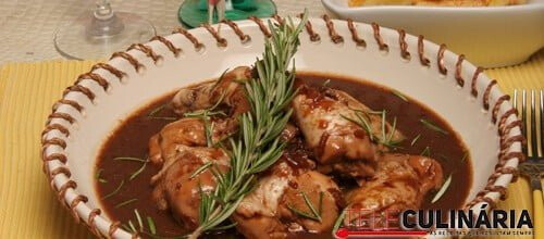 Frango com cerveja preta