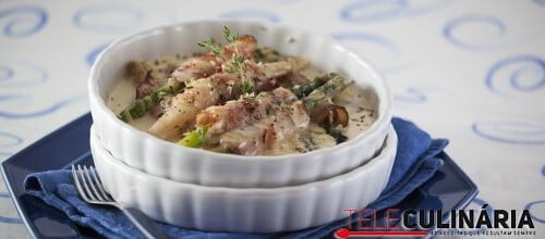 Espargos gratinados com bacon