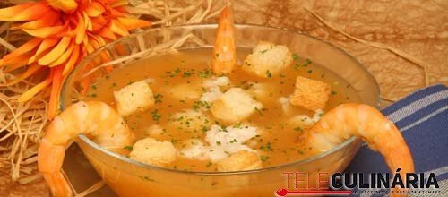 Sopa de peixe com camarão