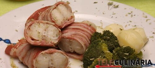 Tamboril com bacon enrolado