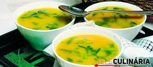 Creme de abóbora e espinafres