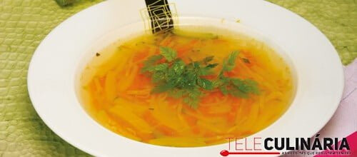 Canja de vegetais com cuscuz