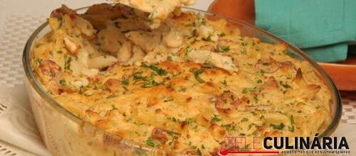 Soufflé de massa com salsichas