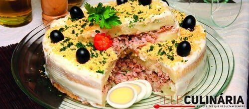 Bolo de batata recheado com atum