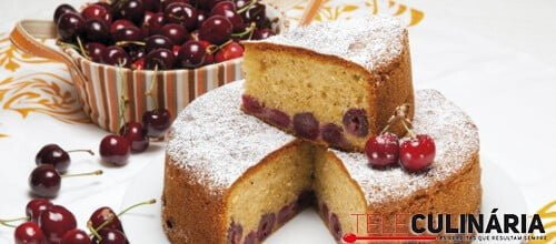 Bolo de cerejas com avelã