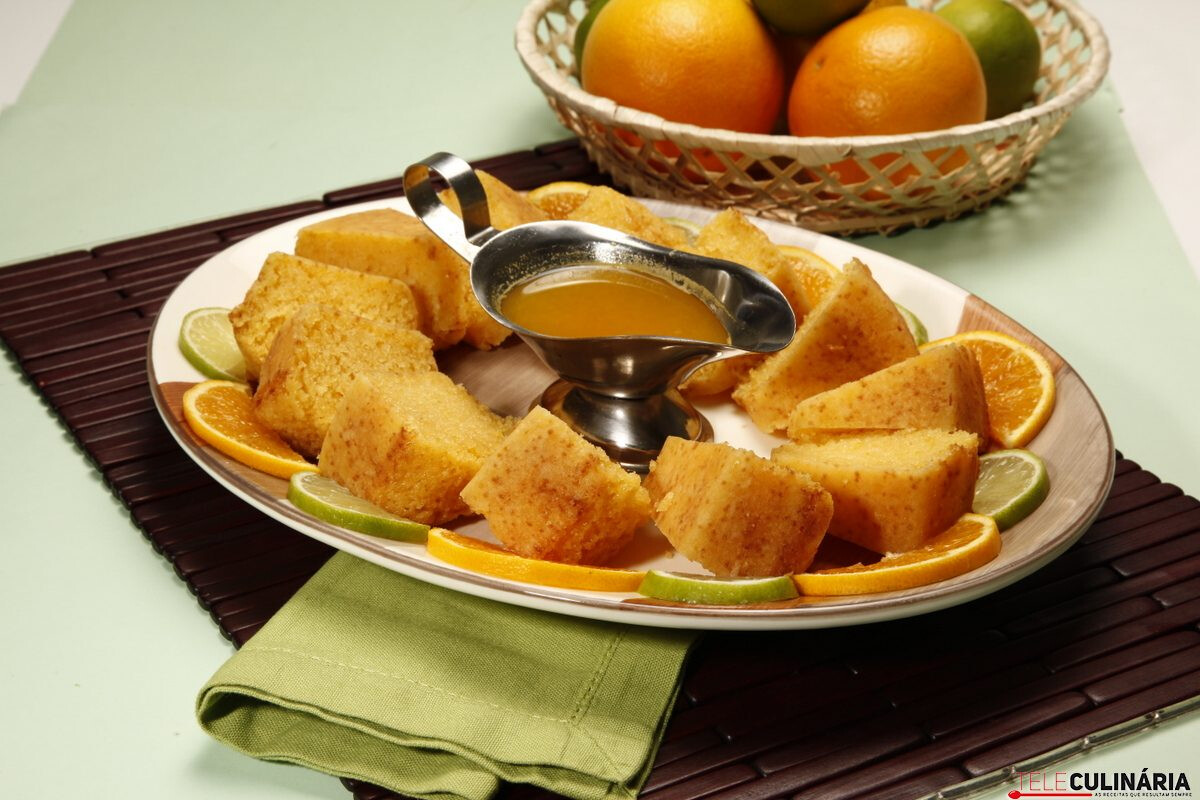 Bolo de laranja molhadinho