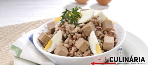 Salada rápida de atum com feijão-frade