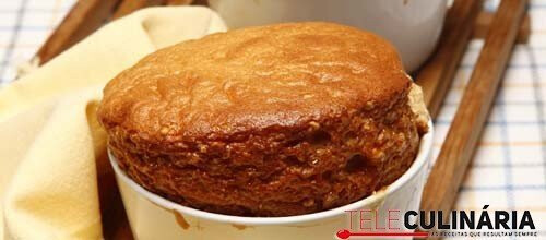 Soufflé de nougat de amêndoa com creme de banana e lima